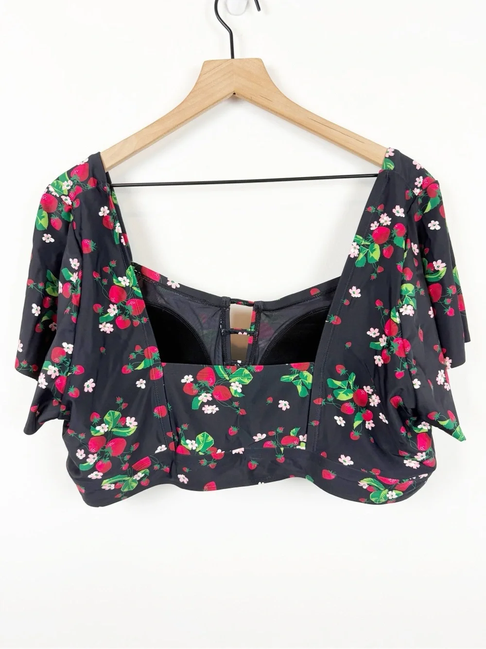 Retro Chic Torrid Sweet Strawberries Print Vtg Style Modest Wireless Bikini Top